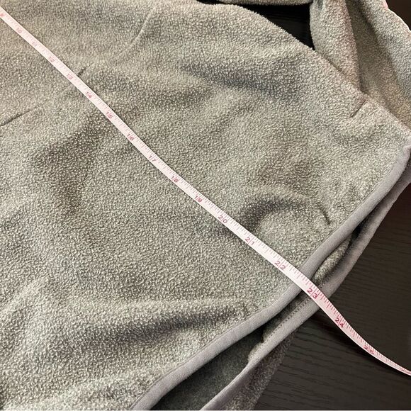 ✨ Nike Women’s Gray Iowa Hawkeyes Quarter Zip Fleece Pullover Small - Picture 12 of 12